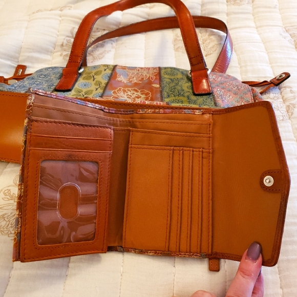 EUC set of Vintage Fossil leather patchwork shoulder bag and wallet - Picture 10 of 16